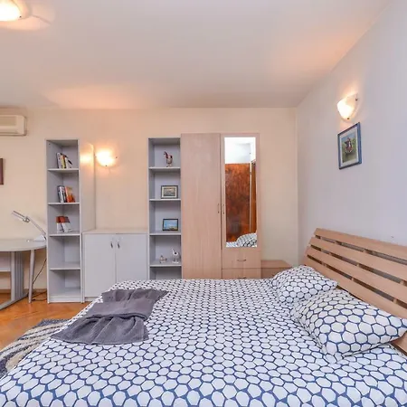 Apartamento Alexander Nevsky View Two Bedroom On Dondukov Blvd *