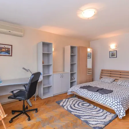 Apartamento Alexander Nevsky View Two Bedroom On Dondukov Blvd *